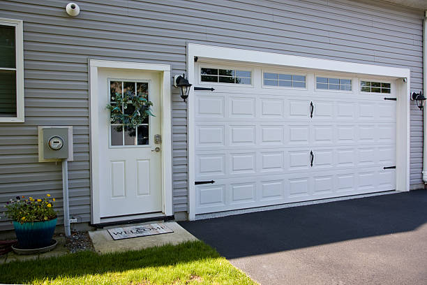 24/7 Emergency Garage Door Panel Replacement experts in Loretto, TN